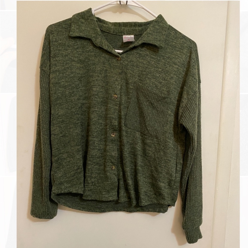 Size medium cropped long sleeve